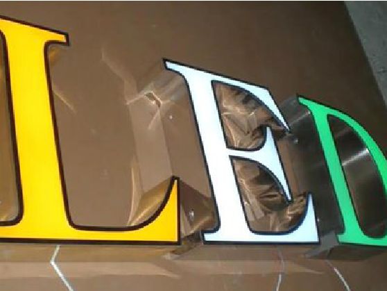 蓬溪介绍LED招牌的基础知识。